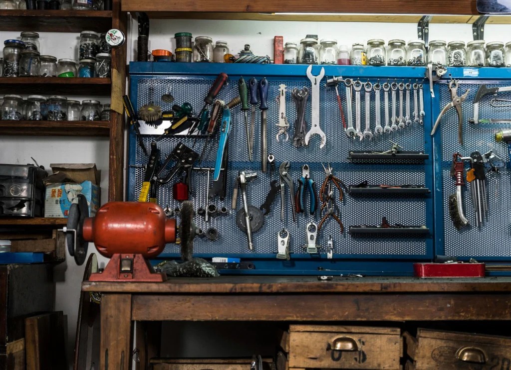 Makita Microwave Built for Reliable Use on Construction Sites and Workshops